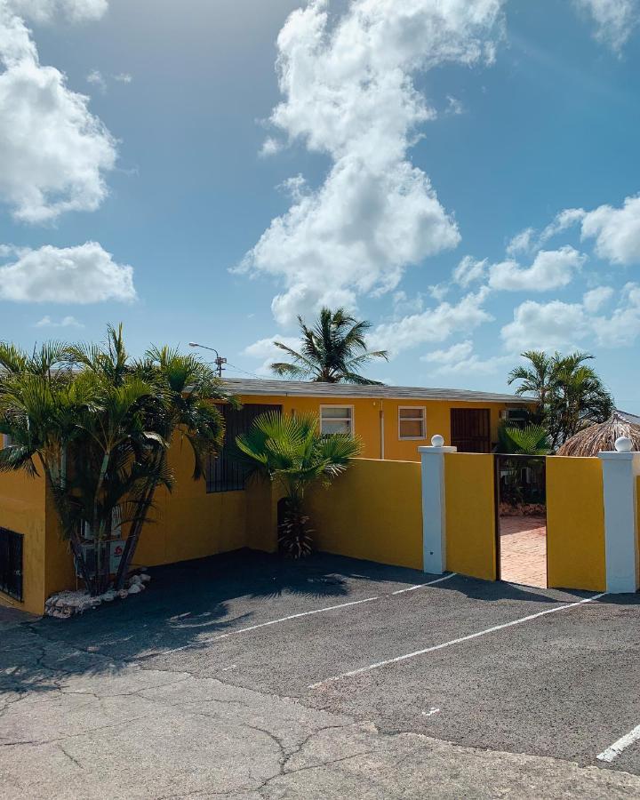 Casa Di Caribe - Beach House Виллемстад Экстерьер фото